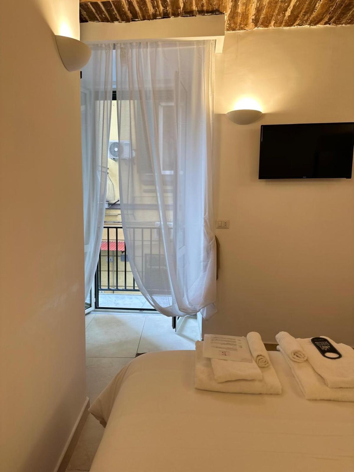 Ai 13 Gradoni Di Chiaia Bed & Breakfast Napoli Eksteriør bilde